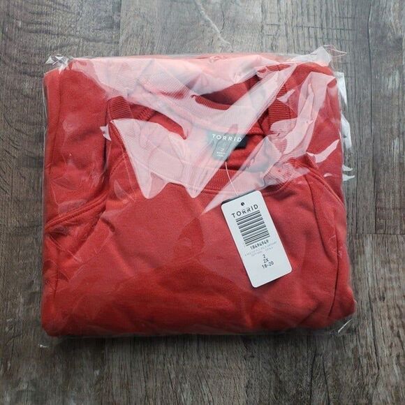 Torrid Classic Fit Cozy Fleece Crew Neck Raglan Sweatshirt - Picture 4 of 4